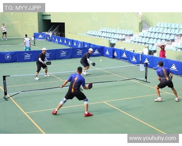 广州网球队的阵地战揭秘：深度分析网球战术与团队协作